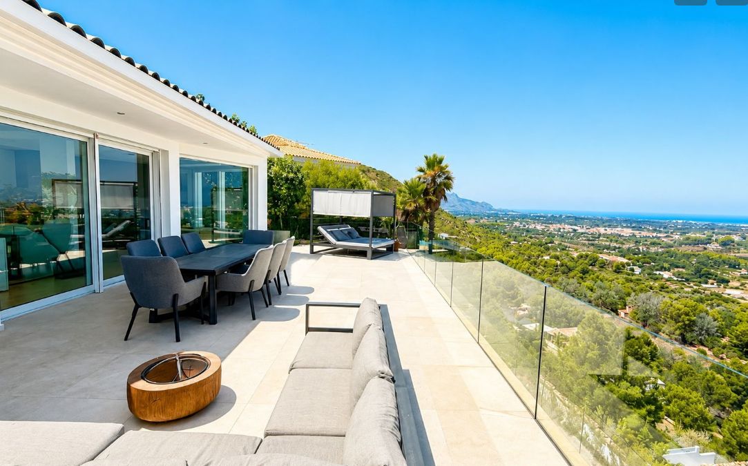 Villa rénovée avec vue sur la mer à Marquesas, Dénia