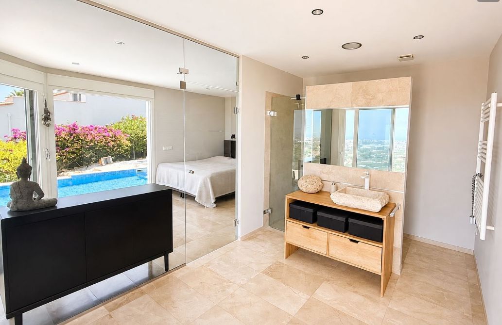 Villa rénovée avec vue sur la mer à Marquesas, Dénia