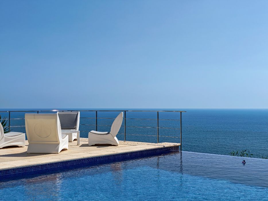 Villa rénovée avec vue panoramique sur la mer à Las Rotas, Dénia