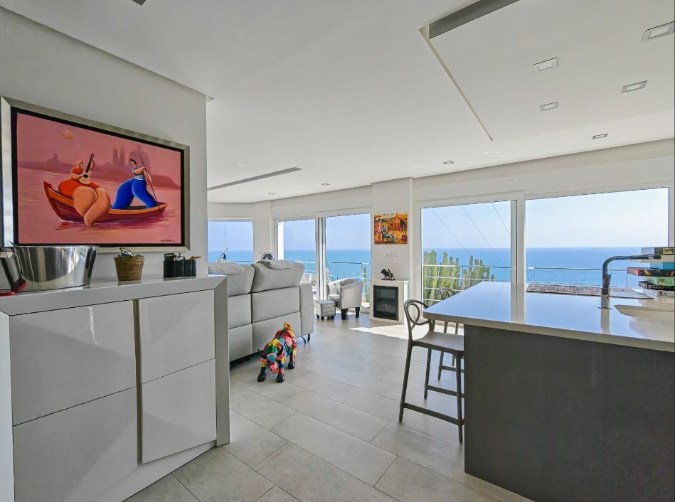 Villa rénovée avec vue panoramique sur la mer à Las Rotas, Dénia