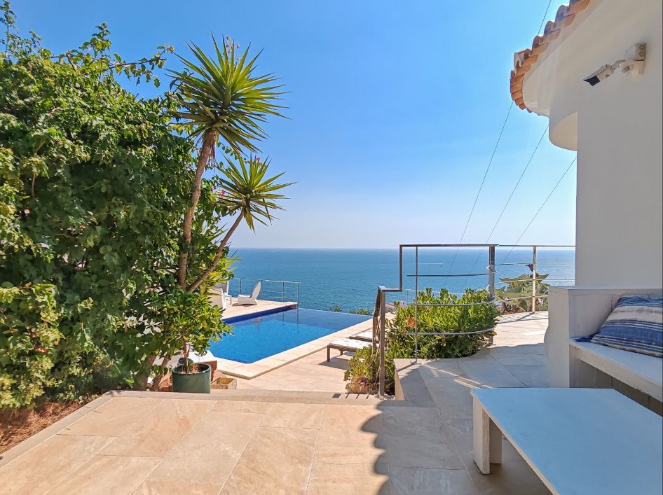 Villa rénovée avec vue panoramique sur la mer à Las Rotas, Dénia