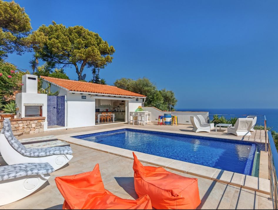 Villa rénovée avec vue panoramique sur la mer à Las Rotas, Dénia