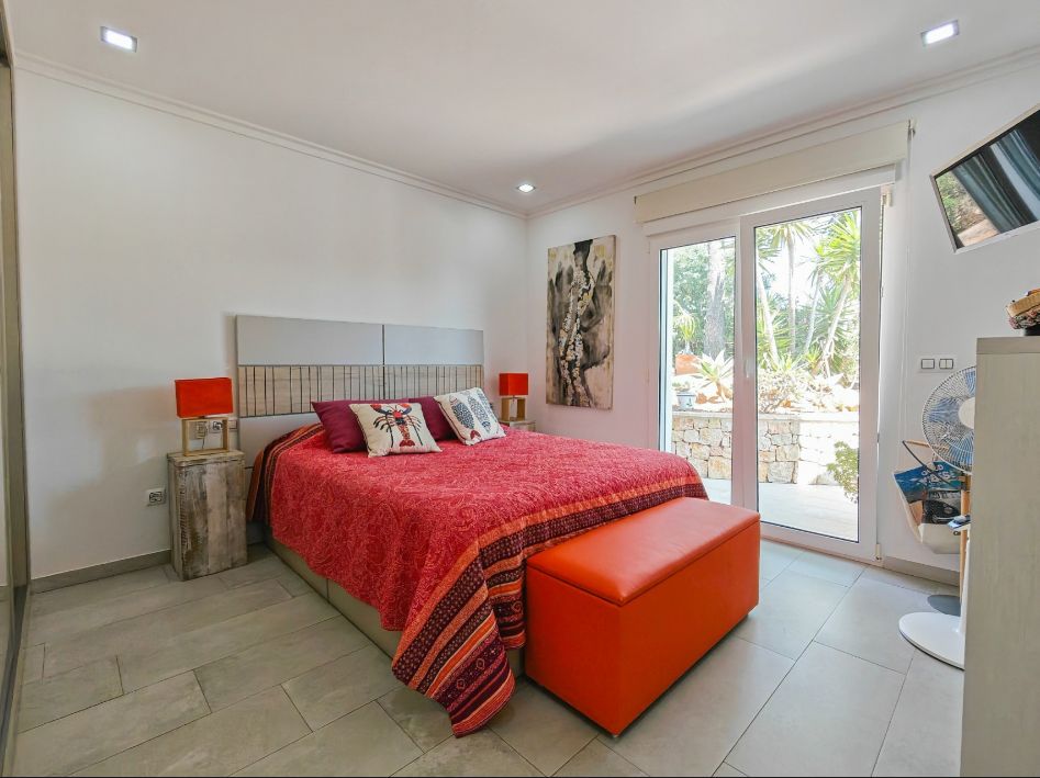 Villa rénovée avec vue panoramique sur la mer à Las Rotas, Dénia