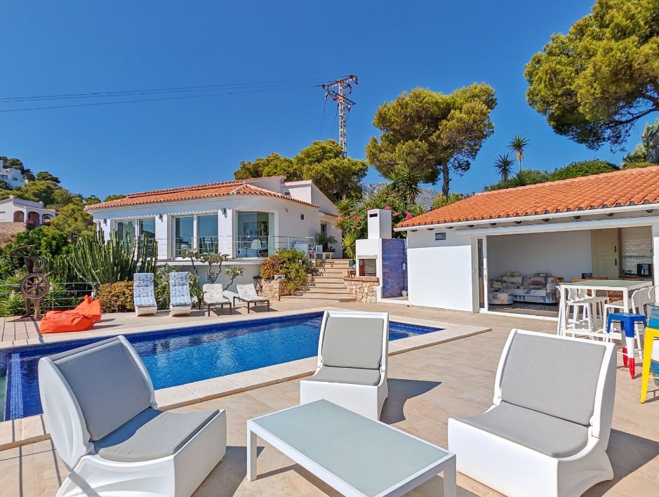 Villa rénovée avec vue panoramique sur la mer à Las Rotas, Dénia