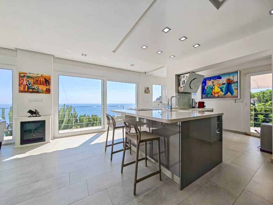 Villa rénovée avec vue panoramique sur la mer à Las Rotas, Dénia