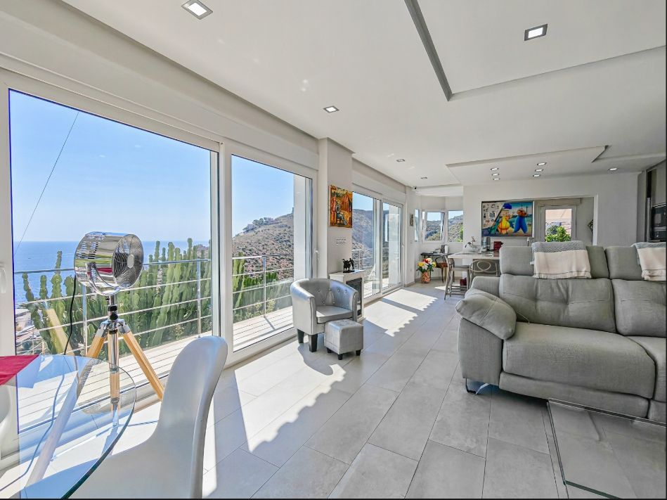Villa rénovée avec vue panoramique sur la mer à Las Rotas, Dénia