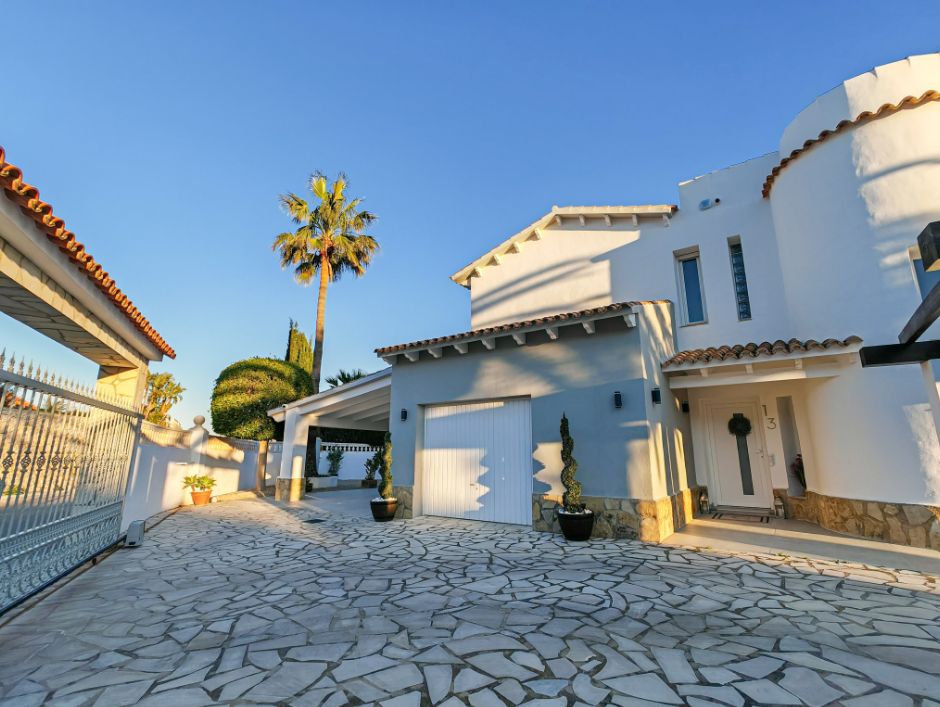 Villa de luxe avec appartement indépendant à Beniarbeig