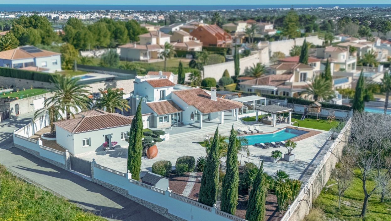 Villa de luxe avec appartement indépendant à Beniarbeig