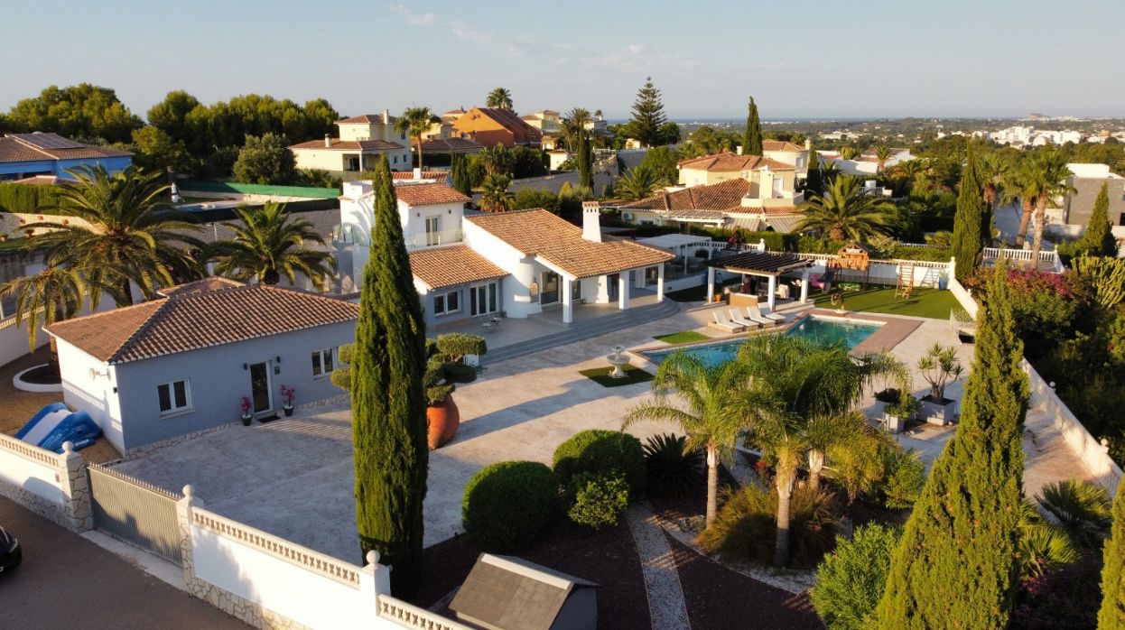 Villa de luxe avec appartement indépendant à Beniarbeig