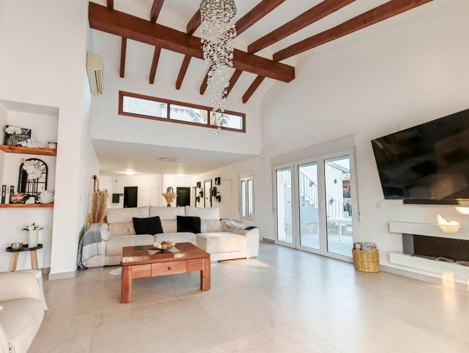 Villa de luxe avec appartement indépendant à Beniarbeig