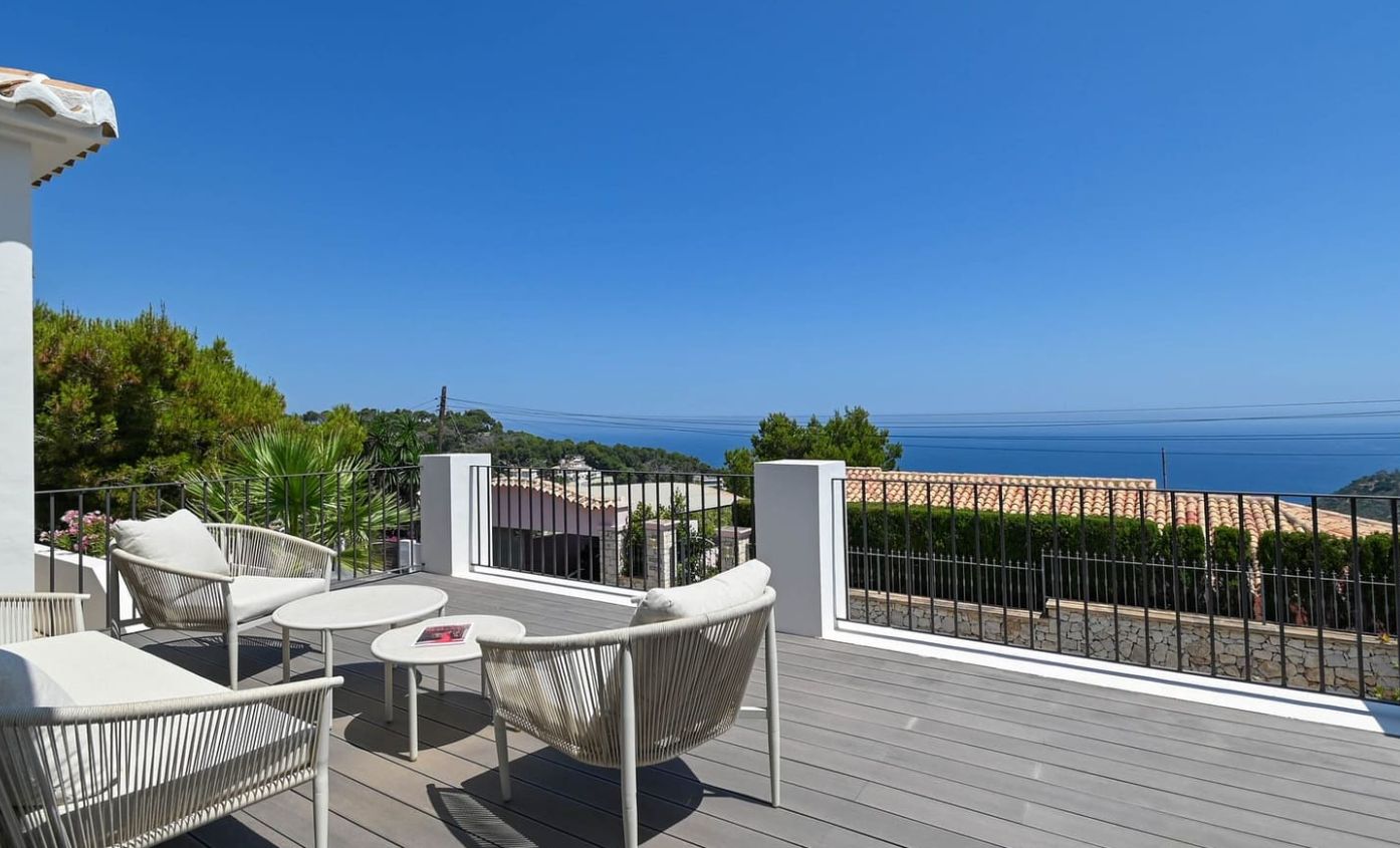 Certaines maisons offrent une vue. Celle-ci en offre toutes.