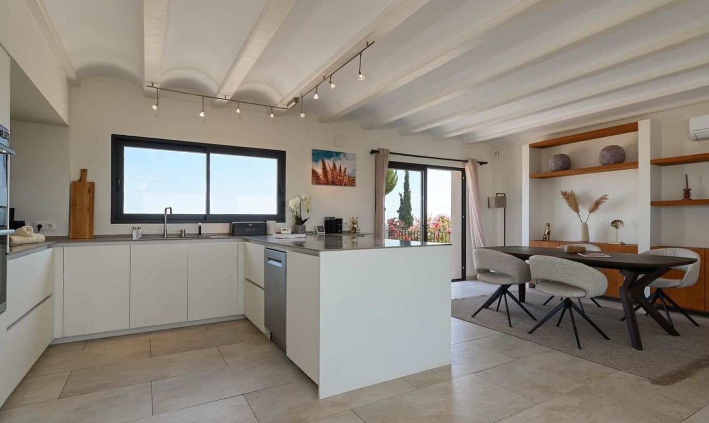 Certaines maisons offrent une vue. Celle-ci en offre toutes.