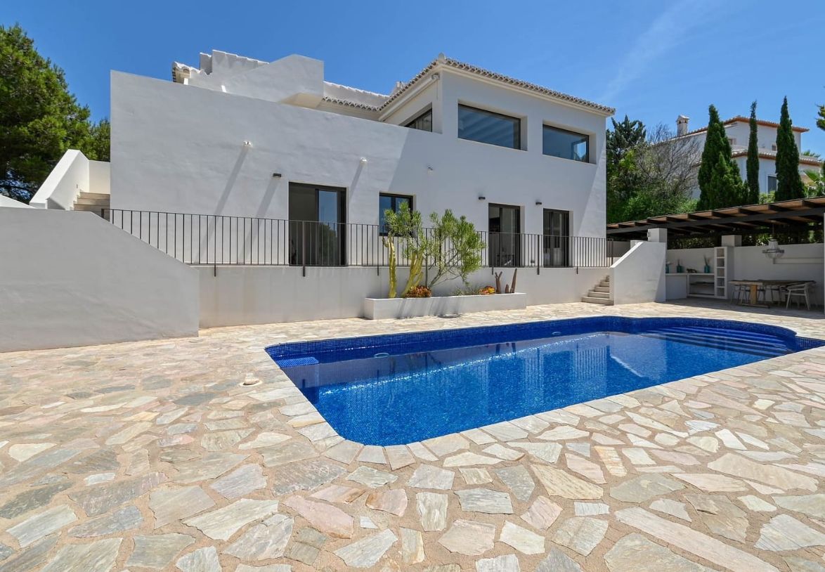 Certaines maisons offrent une vue. Celle-ci en offre toutes.
