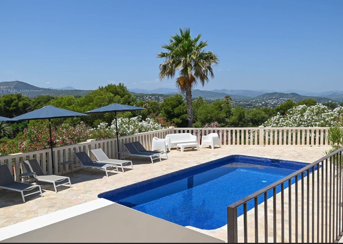 Certaines maisons offrent une vue. Celle-ci en offre toutes.