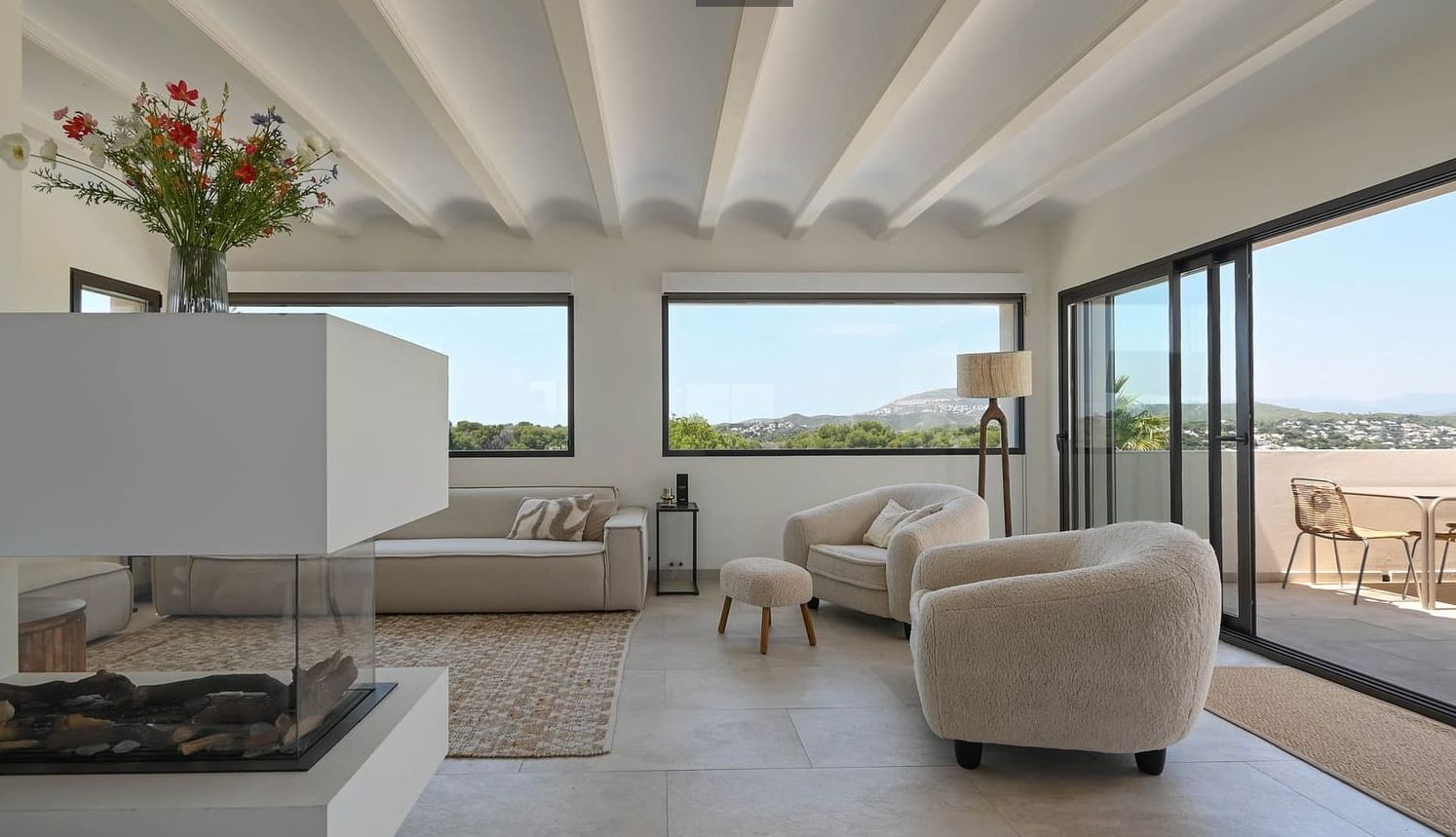 Certaines maisons offrent une vue. Celle-ci en offre toutes.