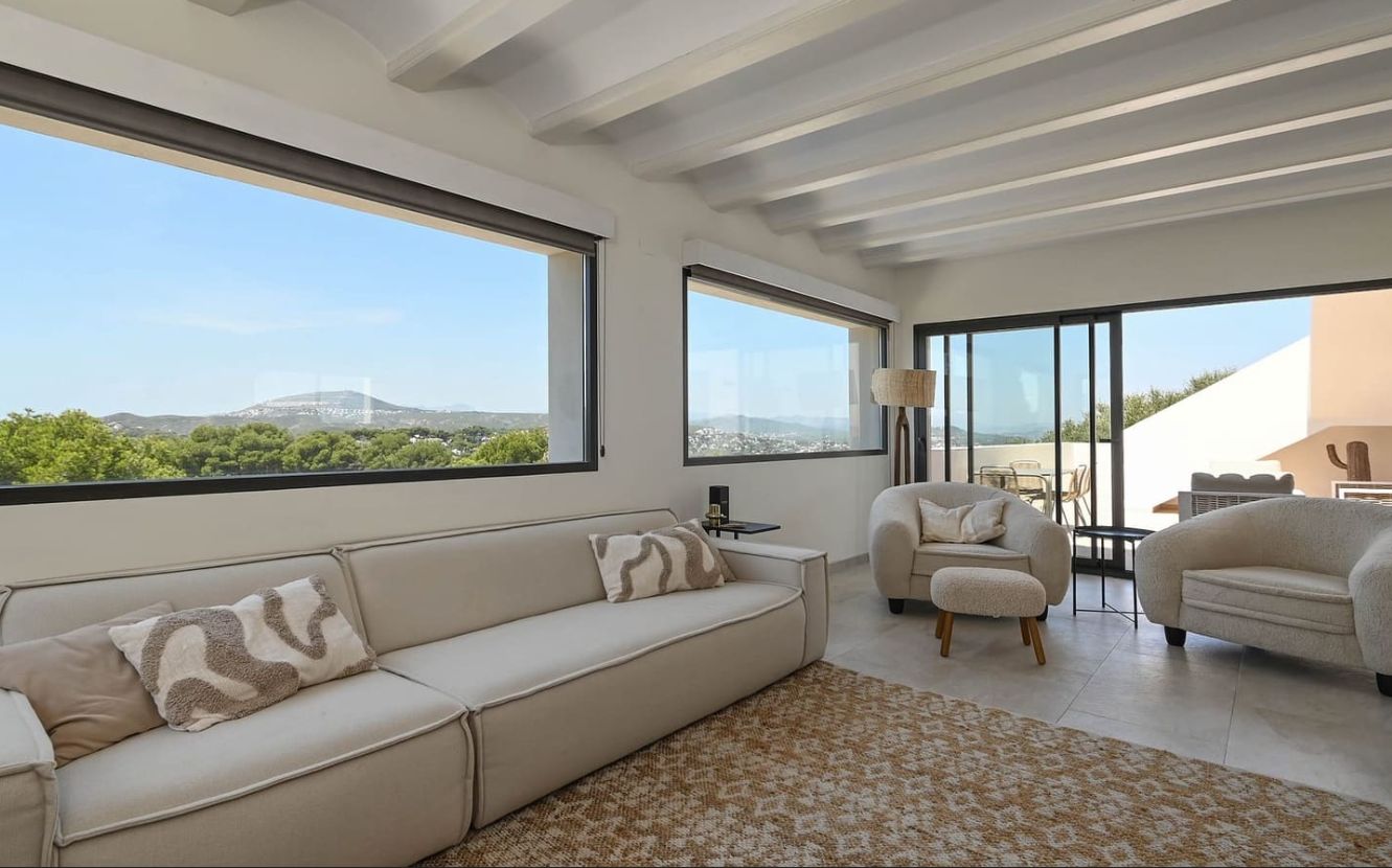 Certaines maisons offrent une vue. Celle-ci en offre toutes.