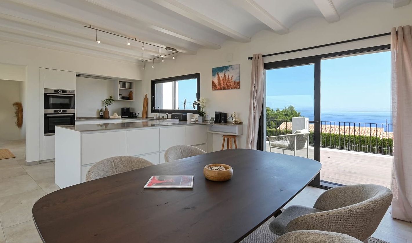 Certaines maisons offrent une vue. Celle-ci en offre toutes.