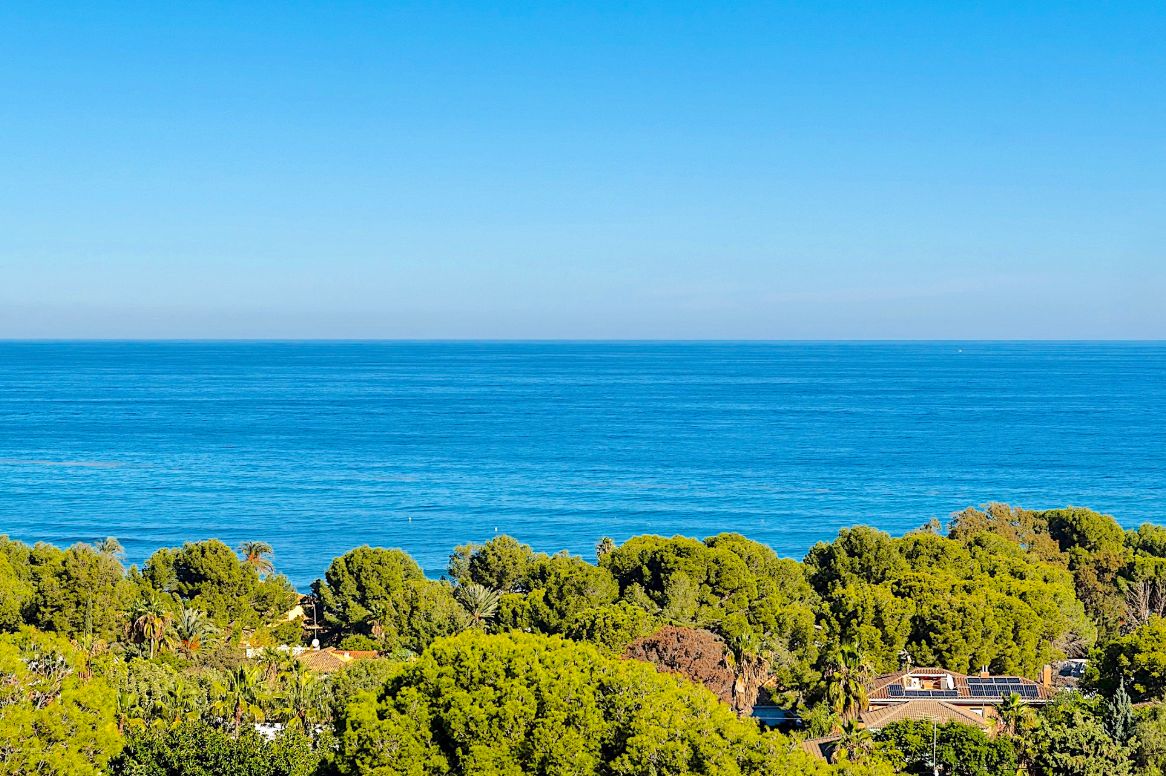 Villa exclusive avec des vues panoramiques imprenables sur la mer à Las Rotas, Dénia