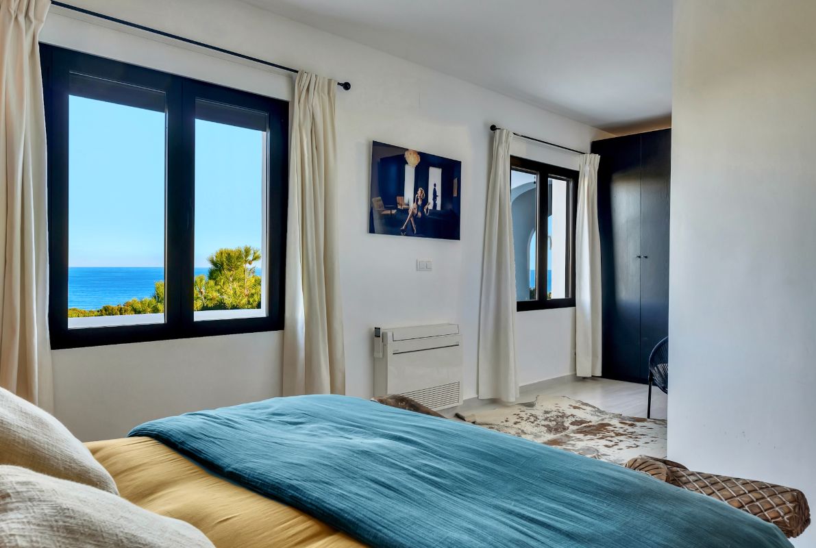 Villa exclusive avec des vues panoramiques imprenables sur la mer à Las Rotas, Dénia