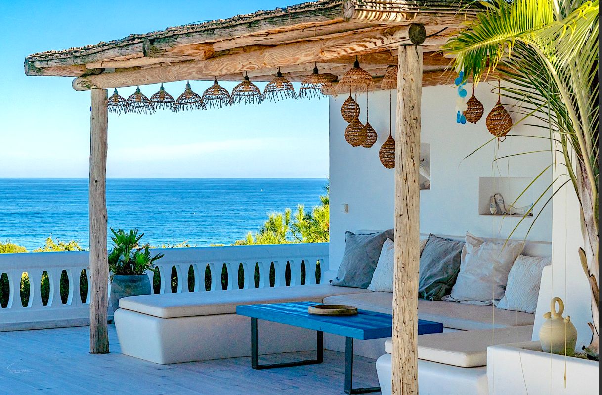 Villa exclusive avec des vues panoramiques imprenables sur la mer à Las Rotas, Dénia