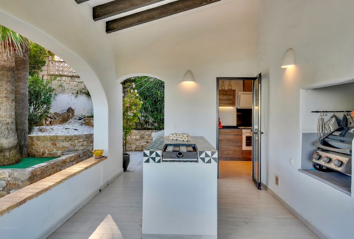 Villa exclusive avec des vues panoramiques imprenables sur la mer à Las Rotas, Dénia