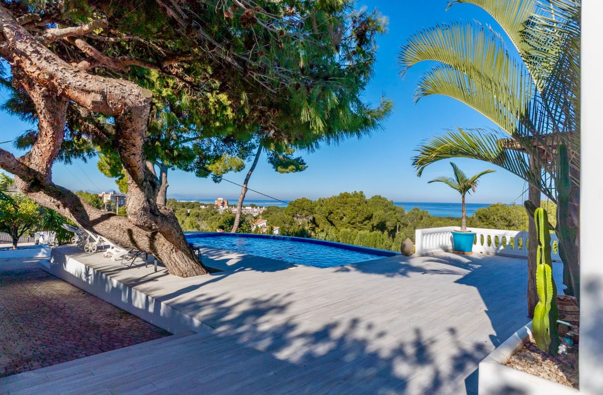 Villa exclusive avec des vues panoramiques imprenables sur la mer à Las Rotas, Dénia