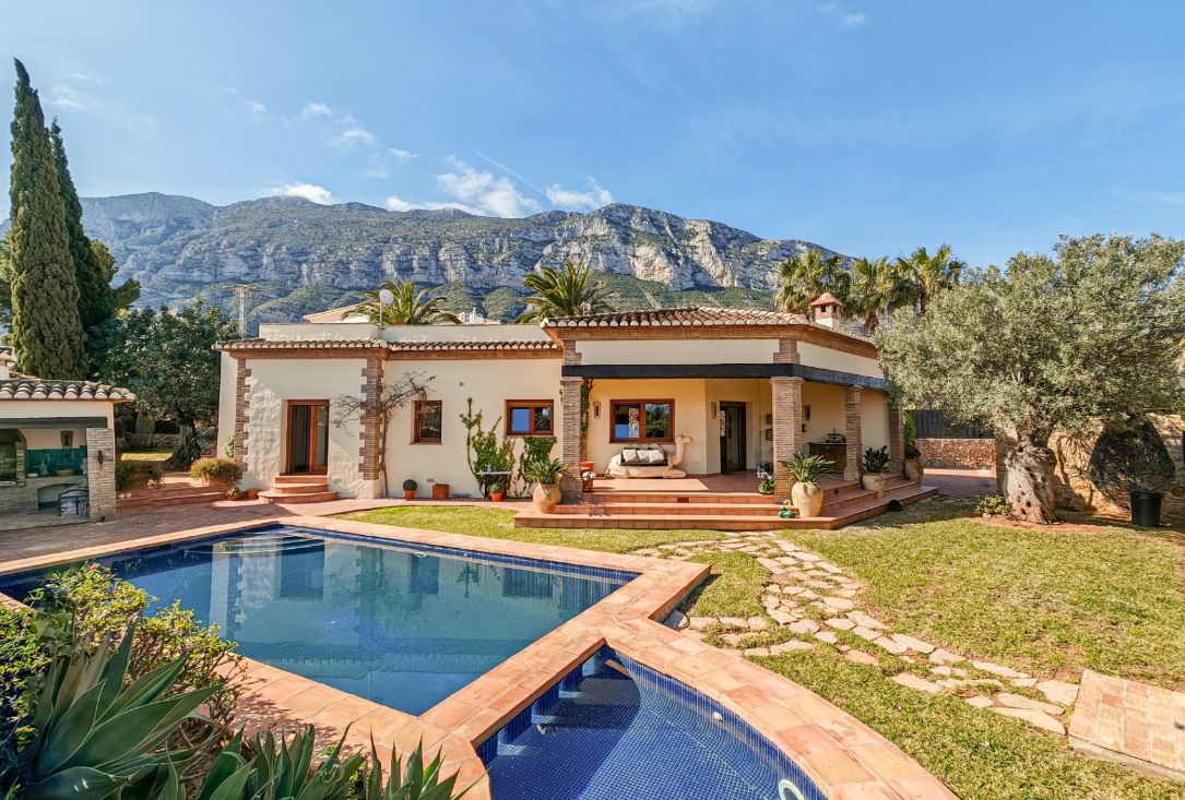 CP1318 - VILLA ALMA – ENCANTO Y COMODIDAD EN DÉNIA