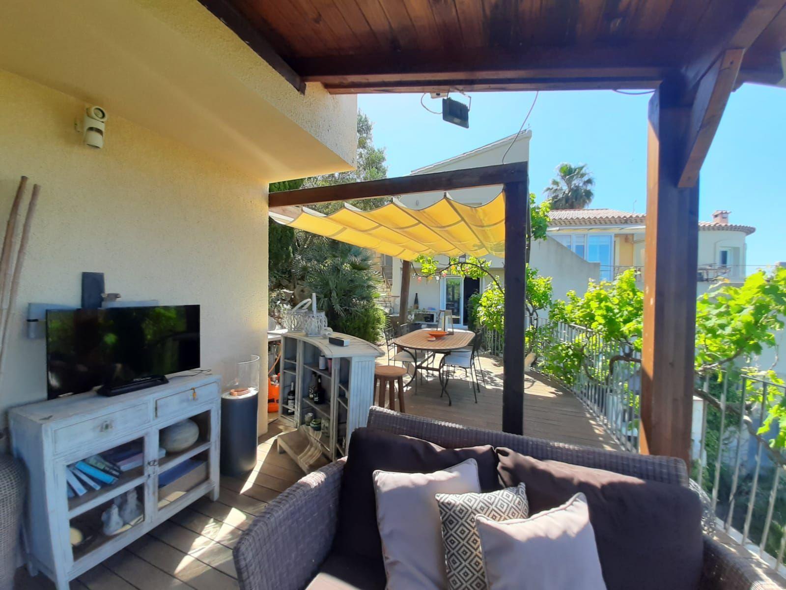 Villa with stunning sea view