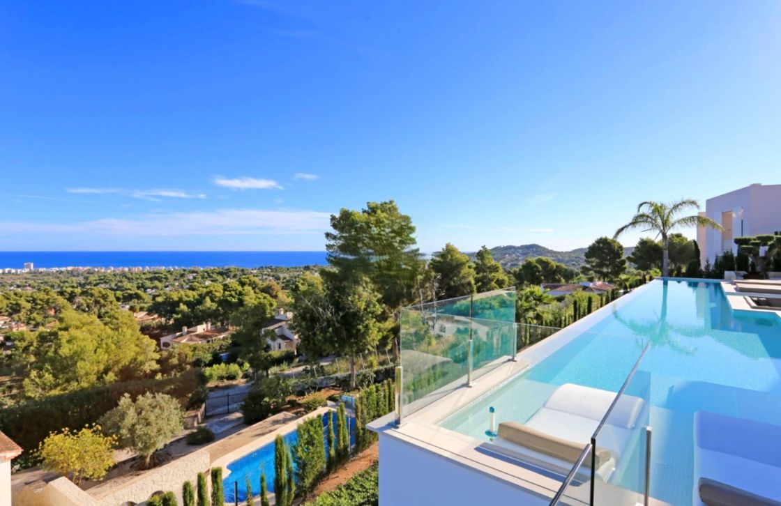 CP1014 - Villa à vendre avec 4 chambres et piscine à Jávea