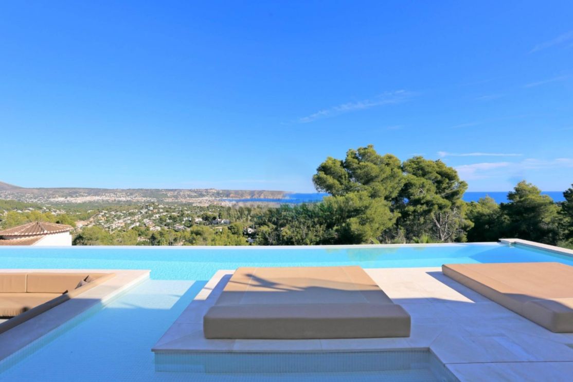 Villa till salu med 4 sovrum och pool i Jávea