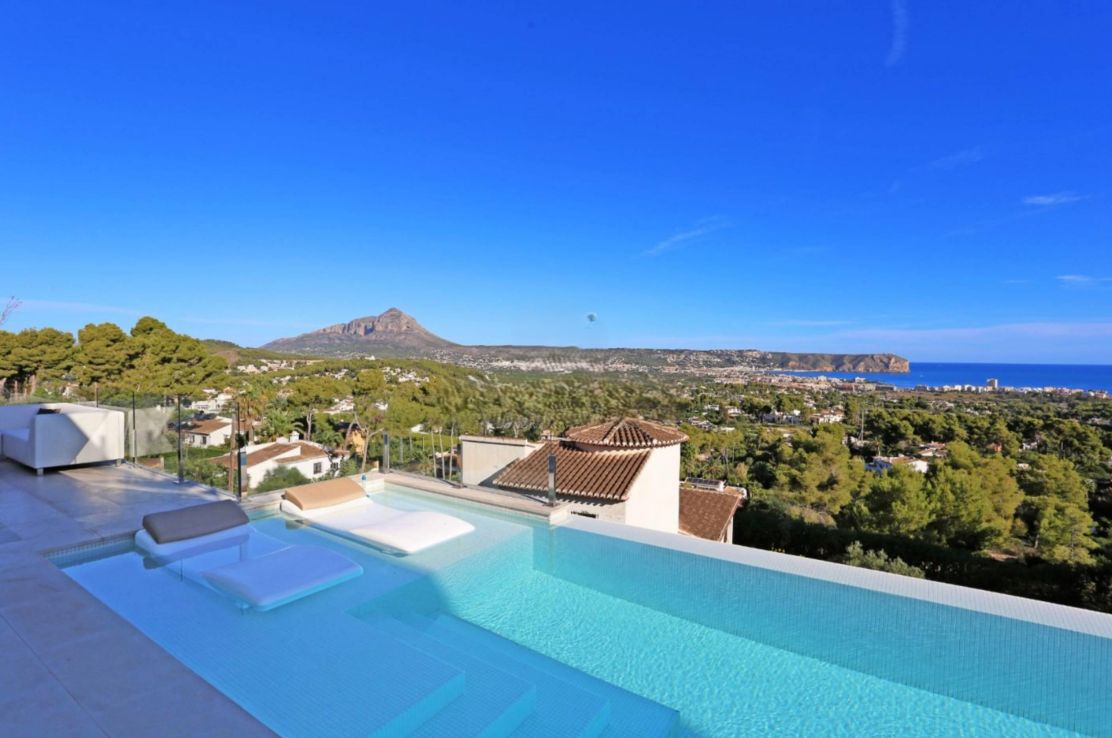 Villa till salu med 4 sovrum och pool i Jávea