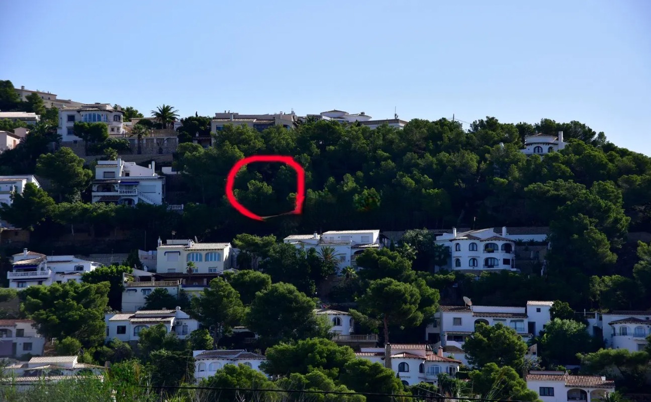 Parcelle avec vue sur la mer et permis accordé à Moraira