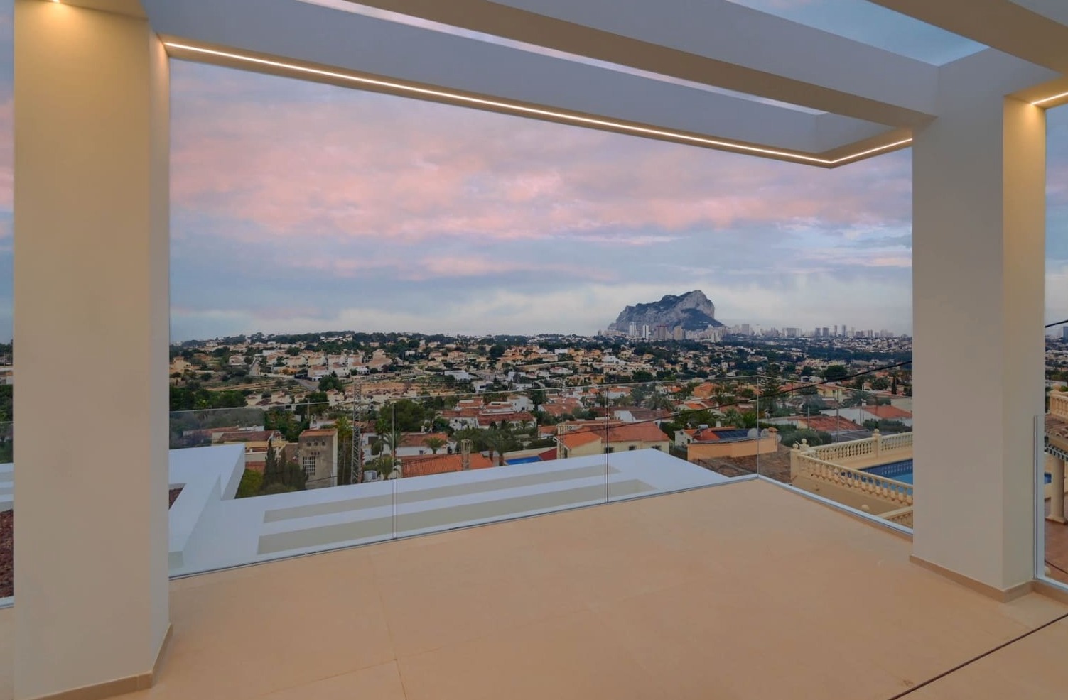 Chalet neuf avec vue sur la mer à Calpe