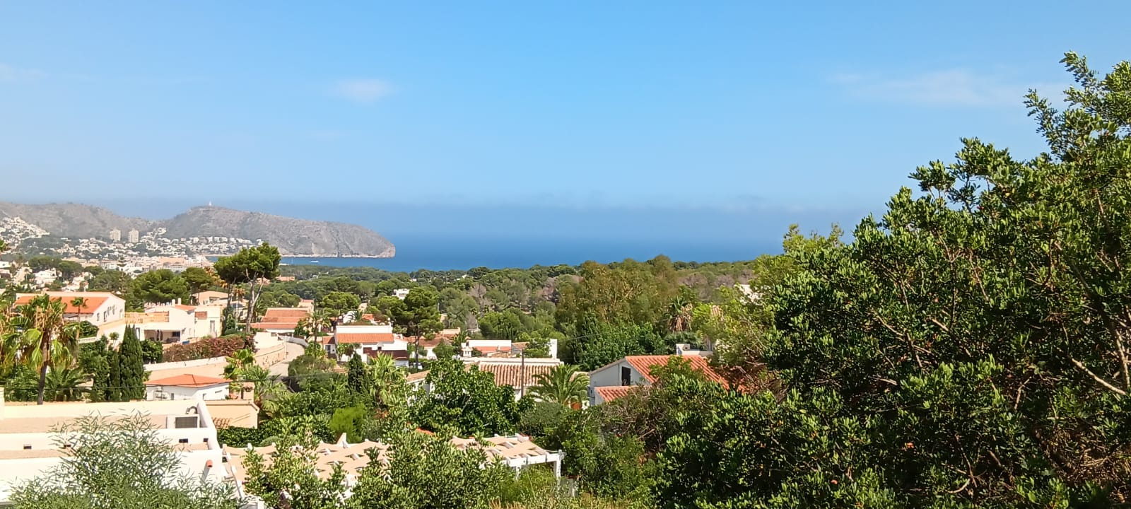 Parcelle avec vues panoramiques sur la mer à Moraira Benimeit