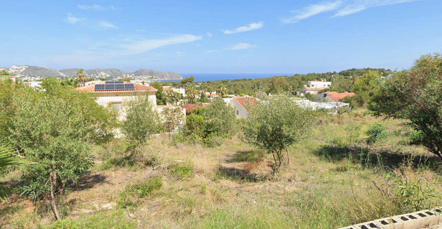 Parcelle avec vues panoramiques sur la mer à Moraira Benimeit