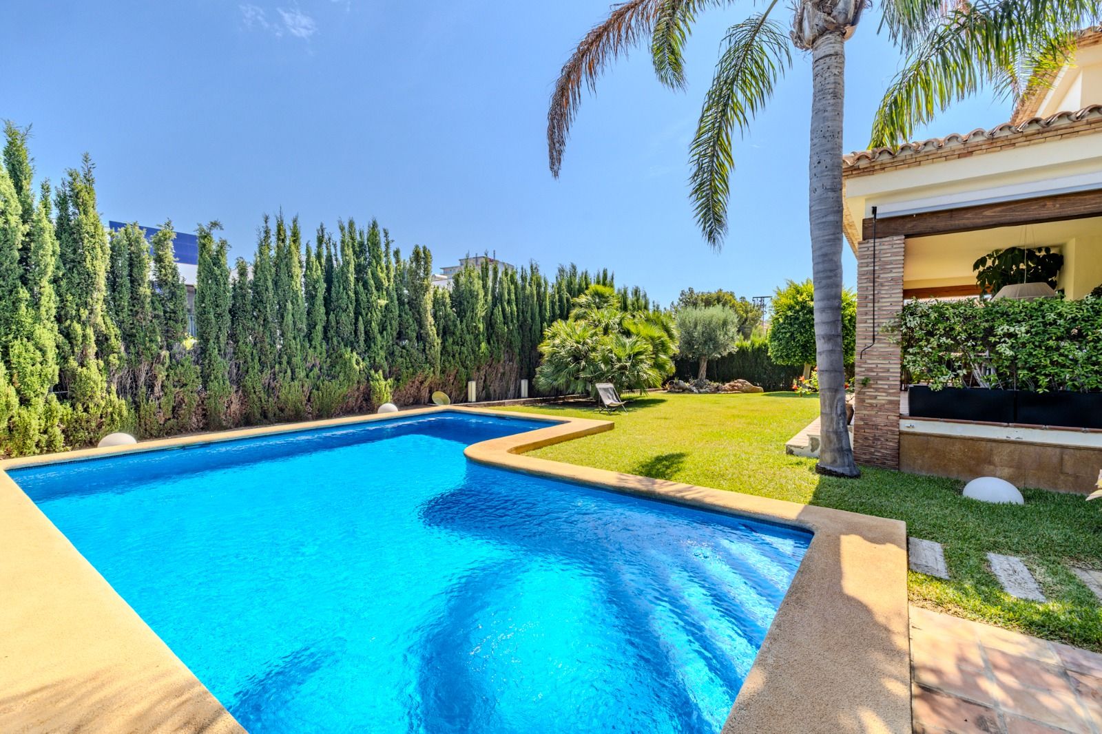 BEAUTIFUL VILLA IN DENIA VERY CLOSE TO THE TOWN