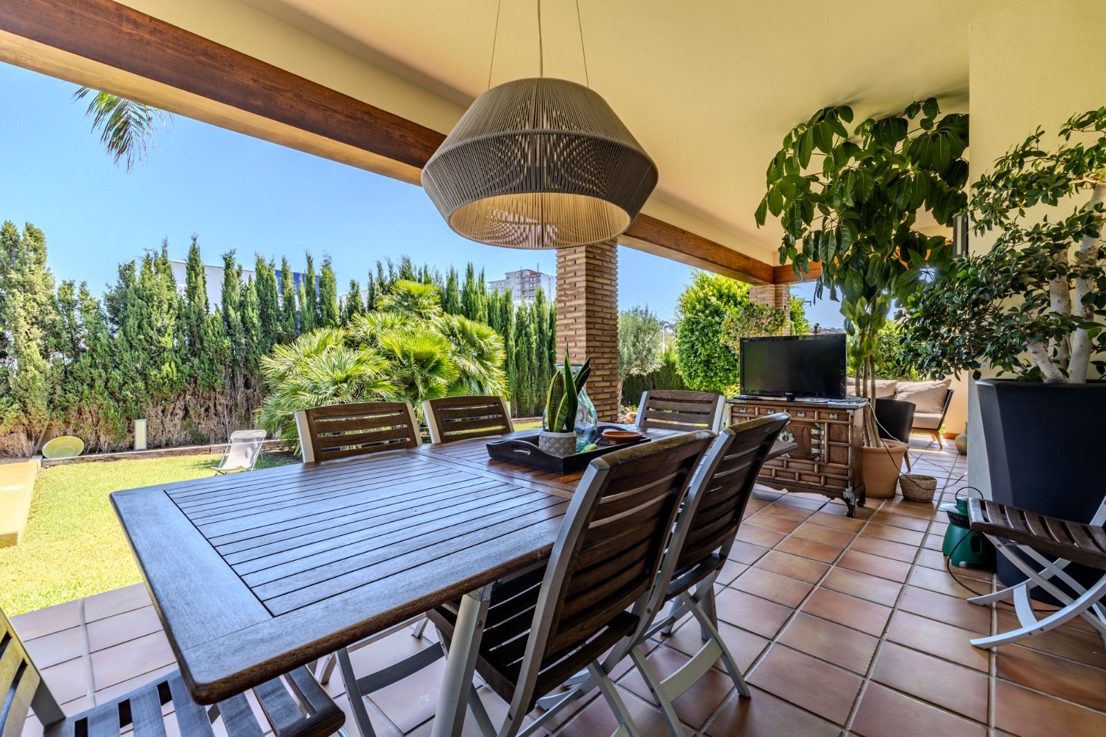 BEAUTIFUL VILLA IN DENIA VERY CLOSE TO THE TOWN