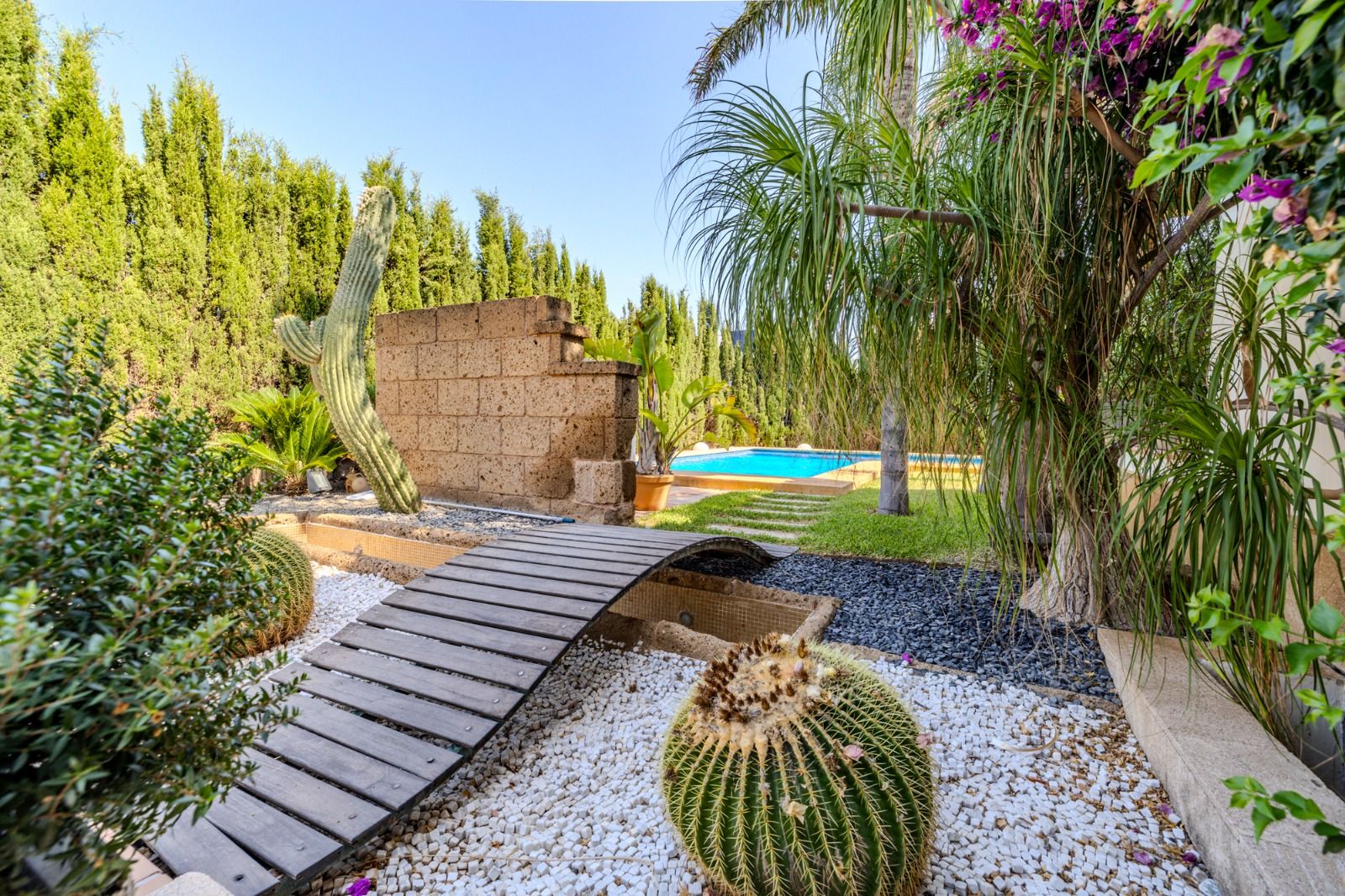 BEAUTIFUL VILLA IN DENIA VERY CLOSE TO THE TOWN