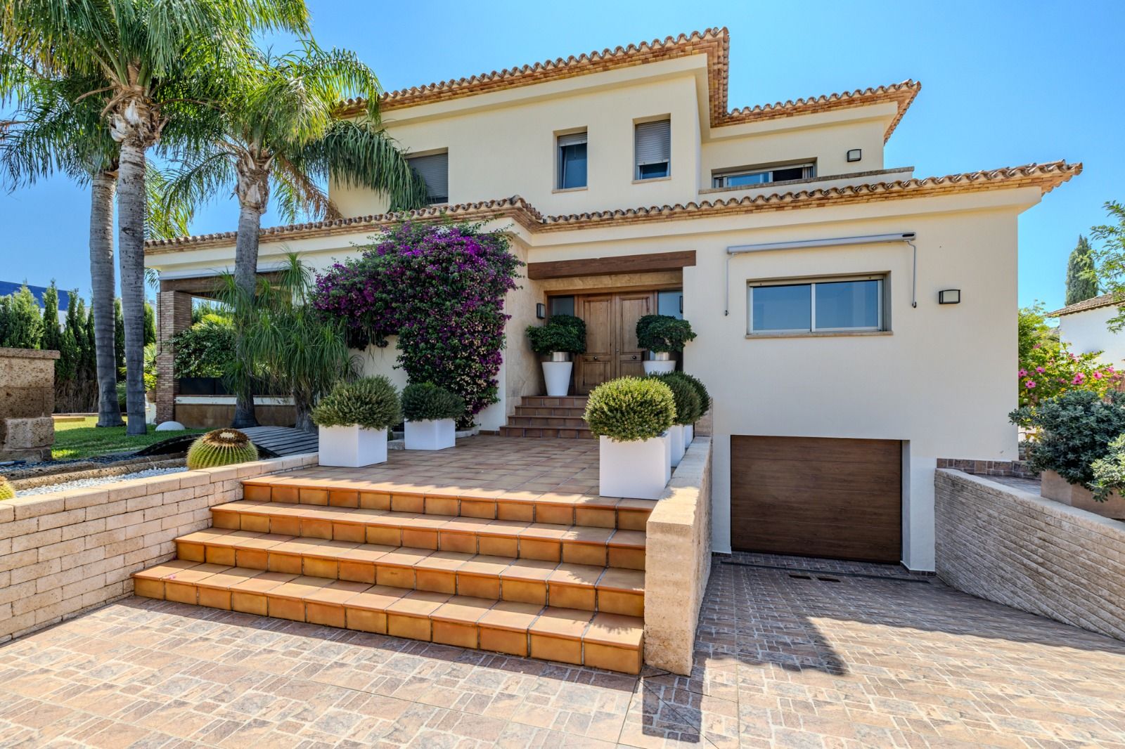 BEAUTIFUL VILLA IN DENIA VERY CLOSE TO THE TOWN