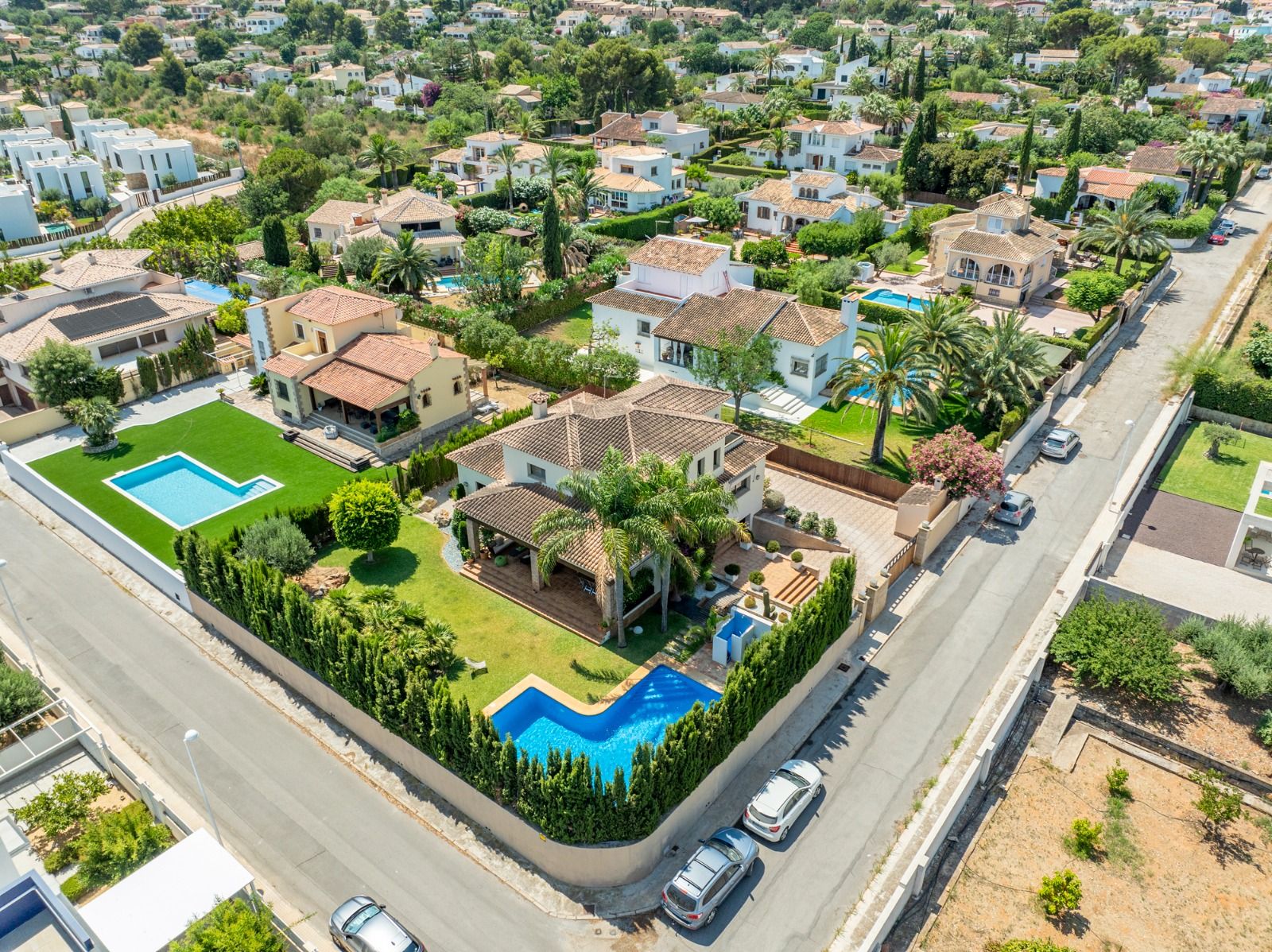 BEAUTIFUL VILLA IN DENIA VERY CLOSE TO THE TOWN