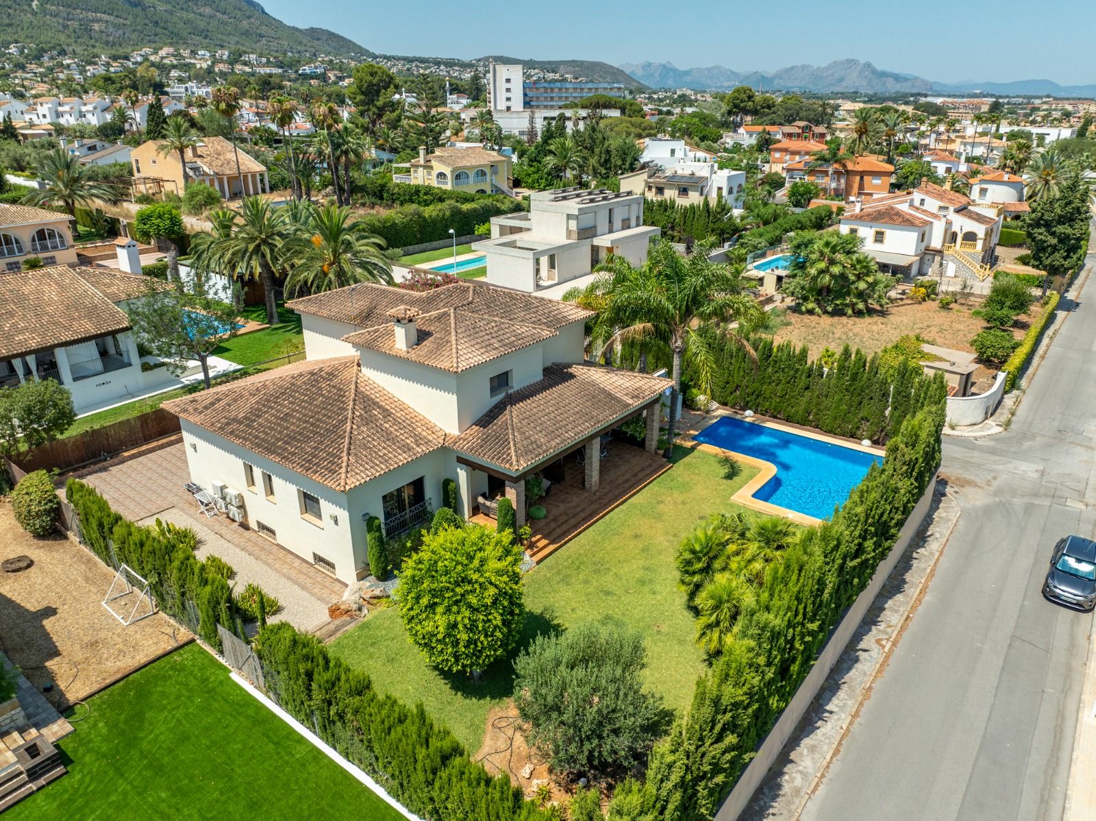 BEAUTIFUL VILLA IN DENIA VERY CLOSE TO THE TOWN
