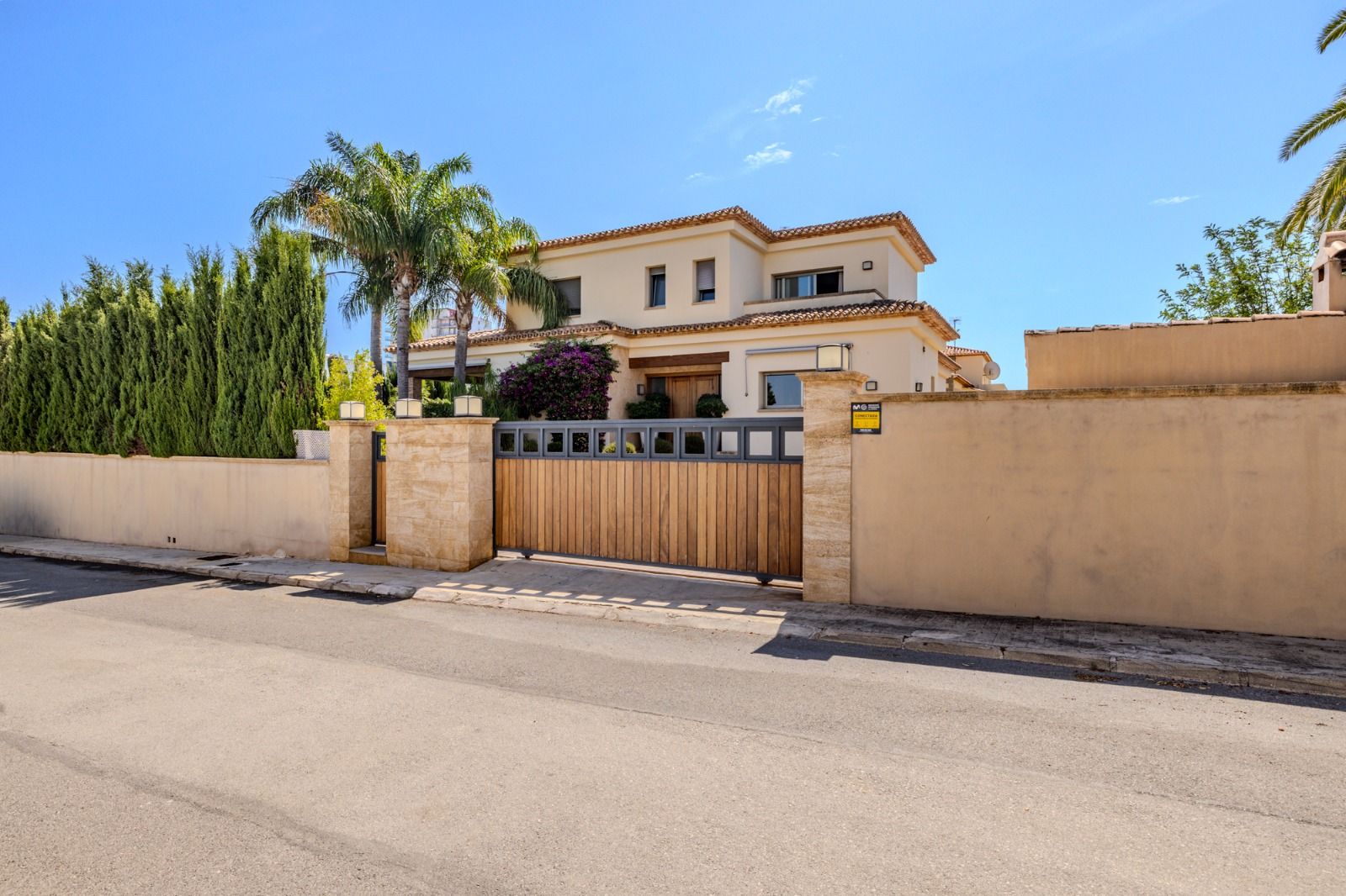 BEAUTIFUL VILLA IN DENIA VERY CLOSE TO THE TOWN