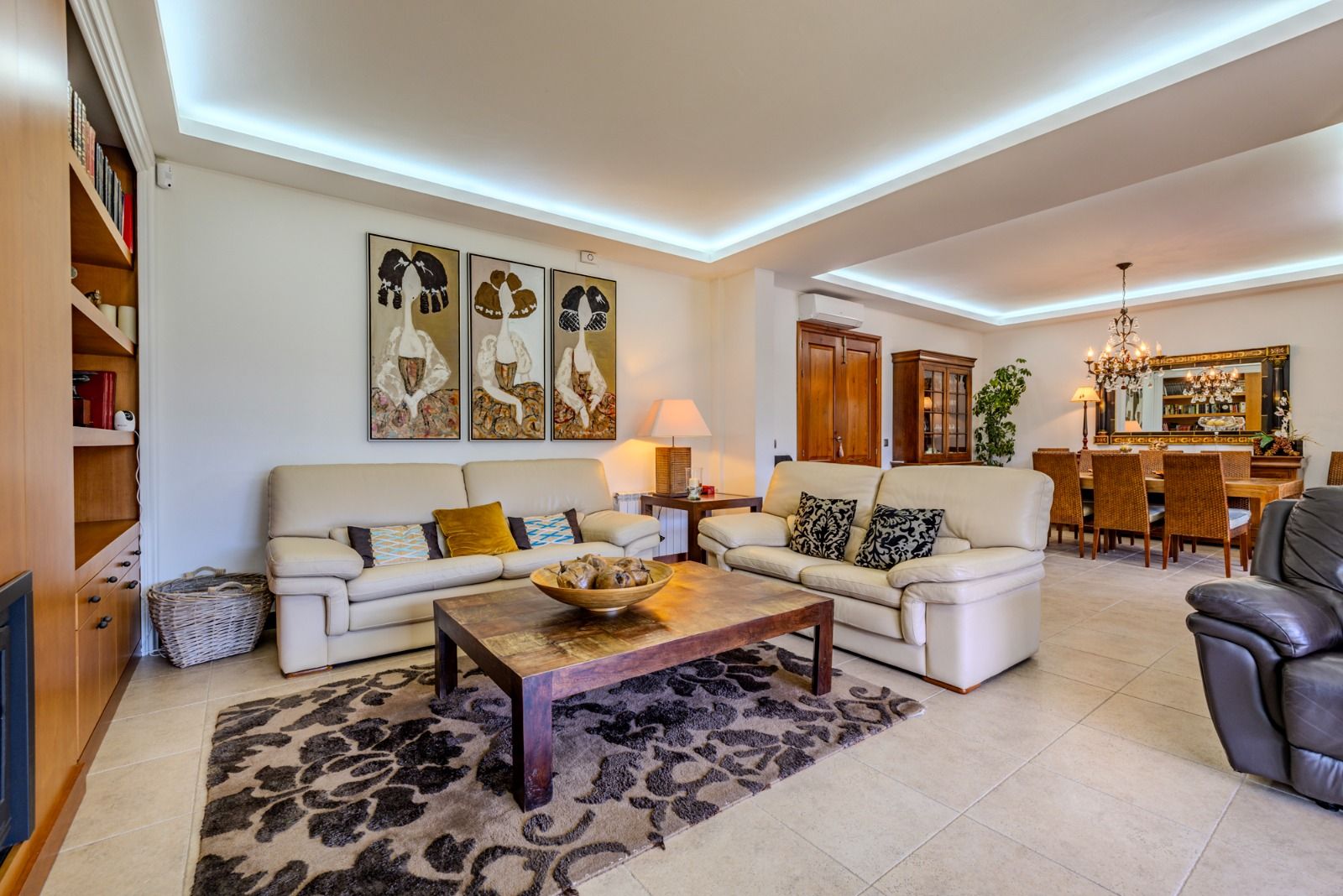 BEAUTIFUL VILLA IN DENIA VERY CLOSE TO THE TOWN