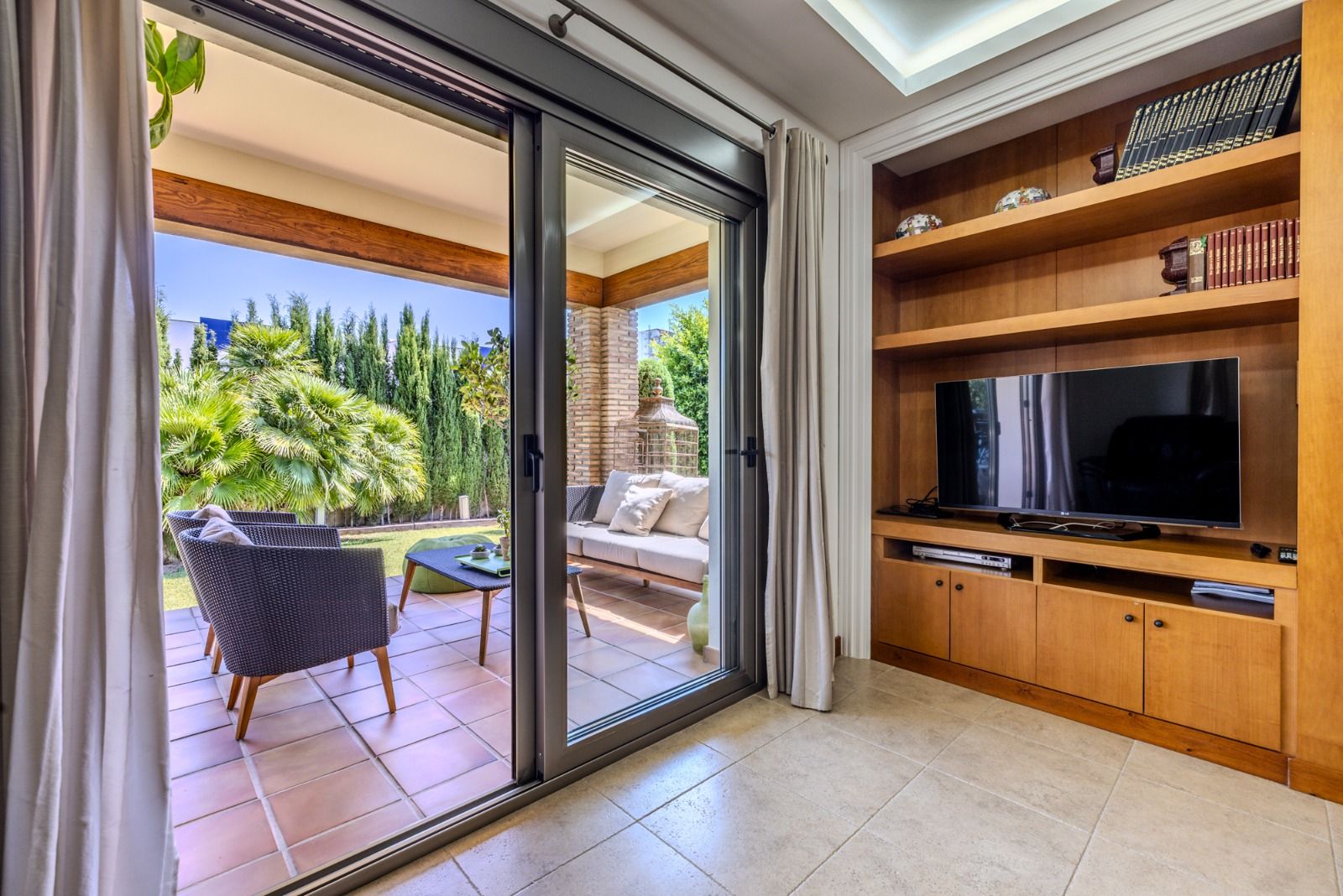 BEAUTIFUL VILLA IN DENIA VERY CLOSE TO THE TOWN