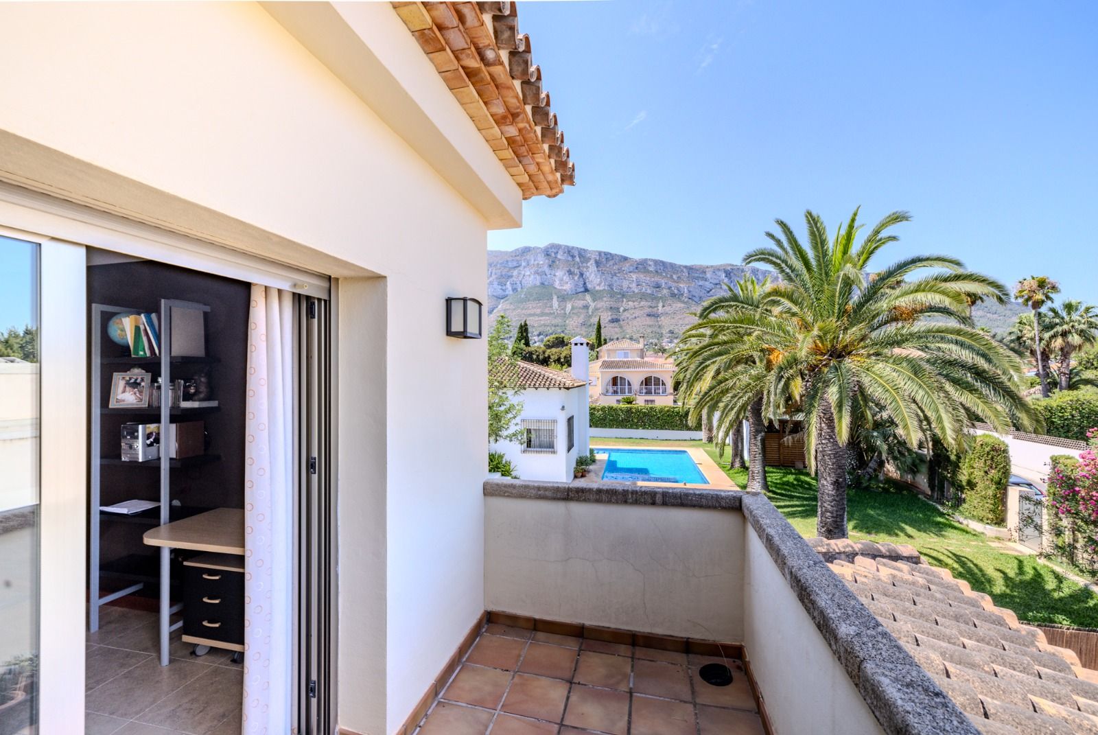 BEAUTIFUL VILLA IN DENIA VERY CLOSE TO THE TOWN