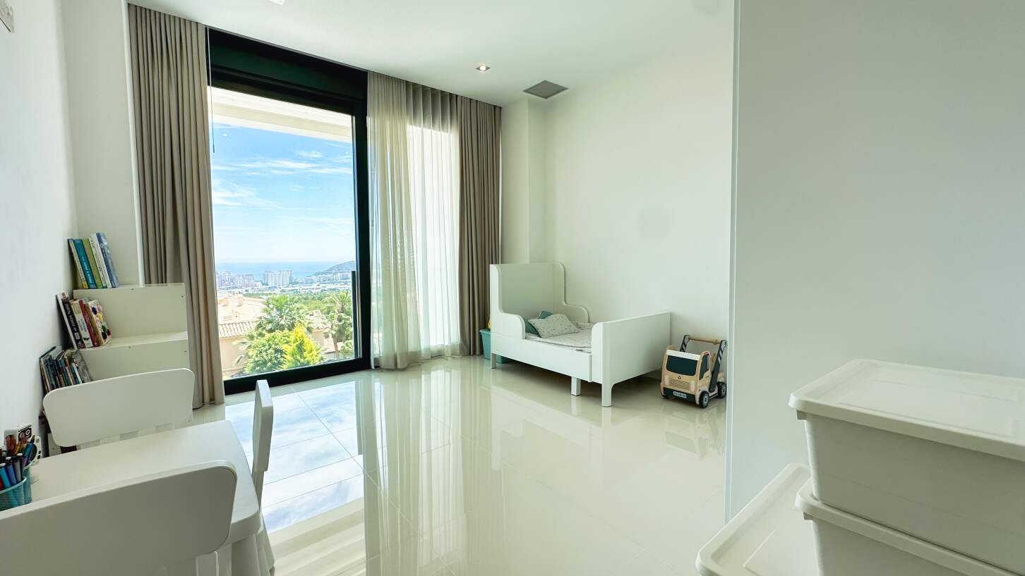 Lyxvilla i Sierra Cortina, Finestrat med havsutsikt