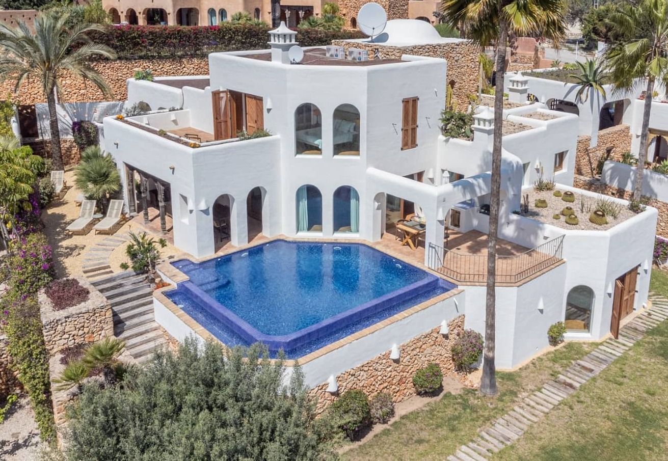 IBIZA-STYLE VILLA IN EL PORTET, MORAIRA