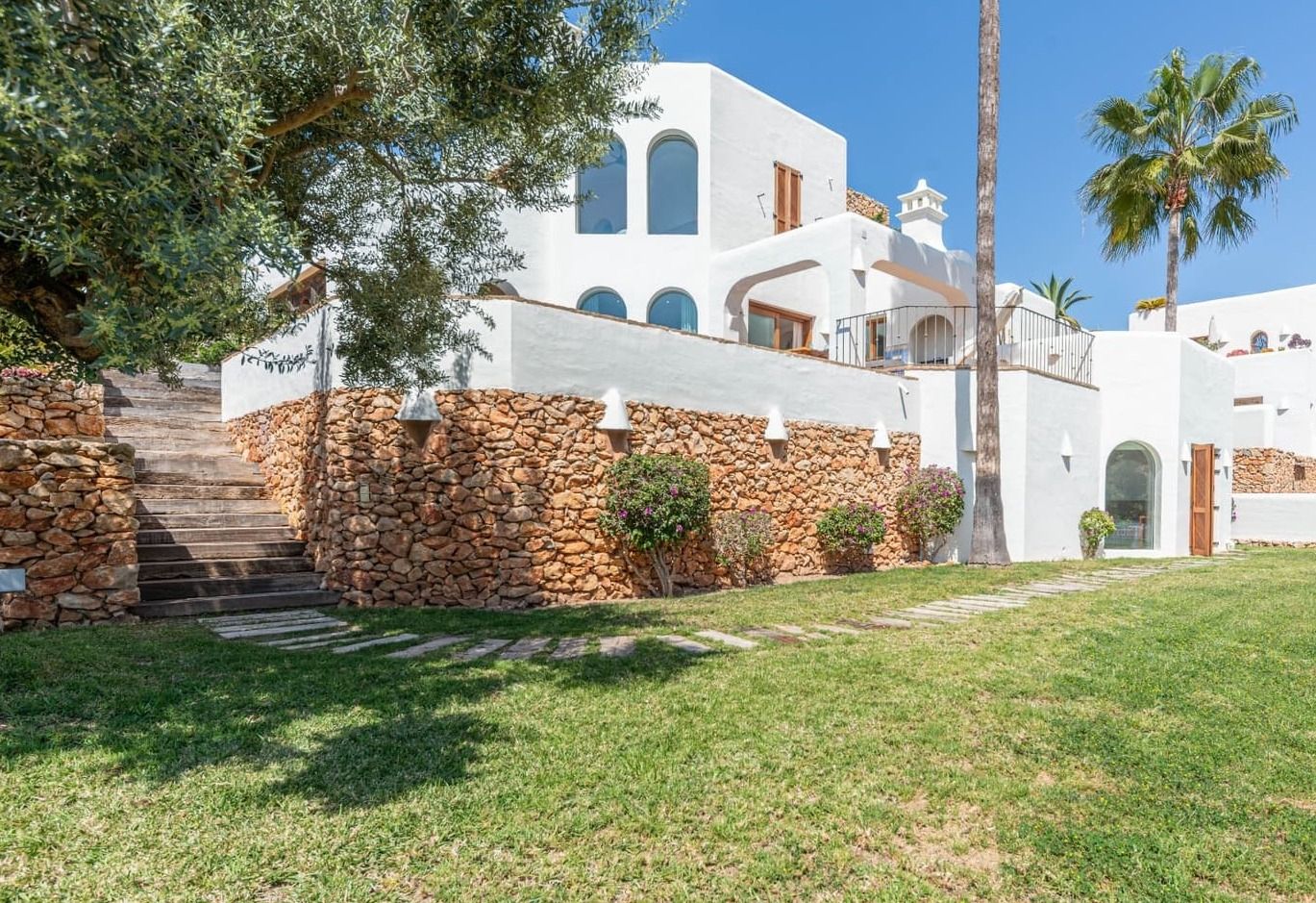 IBIZA-STYLE VILLA IN EL PORTET, MORAIRA
