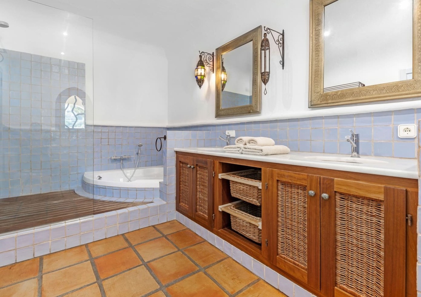 IBIZA-STYLE VILLA IN EL PORTET, MORAIRA