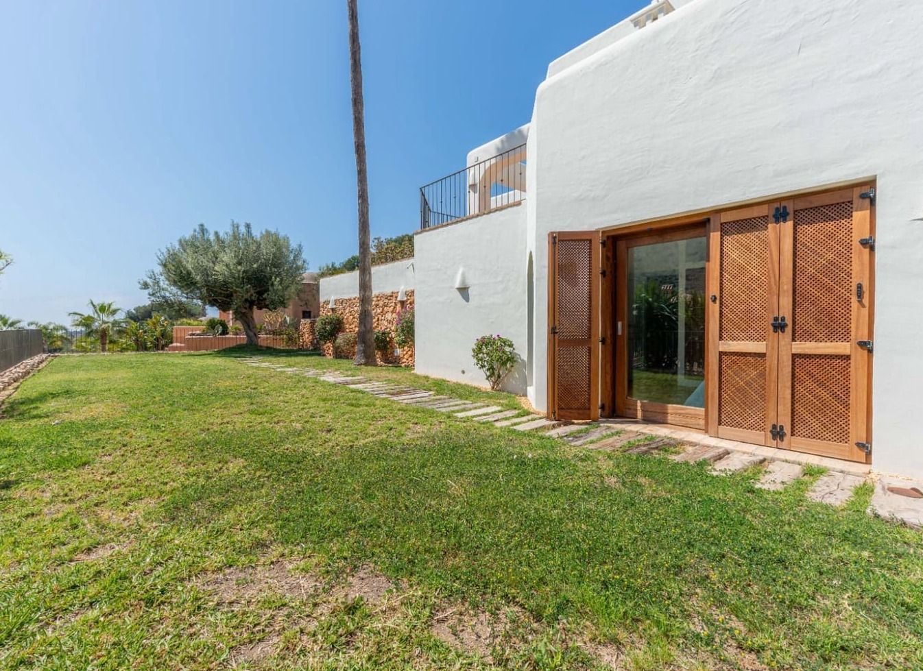IBIZA-STYLE VILLA IN EL PORTET, MORAIRA